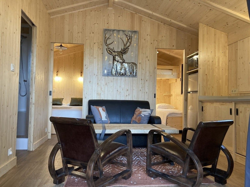 Trésors de Campagne -Cabane dans les bois « Dame du Château » avec jacuzzi privatif - Love’nSpa - weekend en amoureux, love rooms avec spa ou jacuzzi privatif