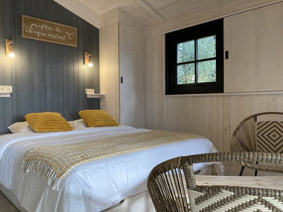 Trésors de Campagne -Lodge sur pilotis « Miel et Coton » avec jacuzzi privatif - Love’nSpa - weekend en amoureux, love rooms avec spa ou jacuzzi privatif