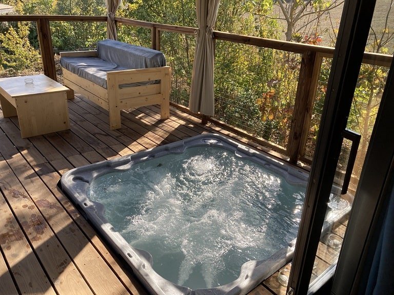 Trésors de Campagne -Lodge sur pilotis « Miel et Coton » avec jacuzzi privatif - Love’nSpa - weekend en amoureux, love rooms avec spa ou jacuzzi privatif1 de Trésors de Campagne -Lodge sur pilotis Miel et Coton avec jacuzzi privatif
