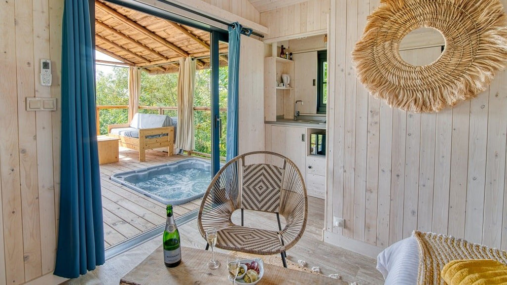 Trésors de Campagne -Lodge sur pilotis « Miel et Coton » avec jacuzzi privatif - Love’nSpa - weekend en amoureux, love rooms avec spa ou jacuzzi privatif5 de Trésors de Campagne -Lodge sur pilotis Miel et Coton avec jacuzzi privatif
