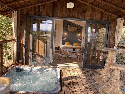 Trésors de Campagne -Lodge sur pilotis « Miel et Coton » avec jacuzzi privatif - Love’nSpa - weekend en amoureux, love rooms avec spa ou jacuzzi privatif